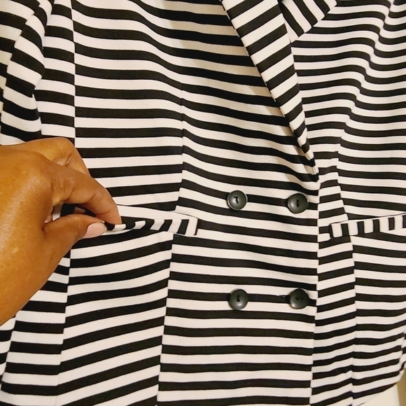 Halogen | Black & White Striped Cropped Blazer Jacket (Size Large) - Picture 8 of 14